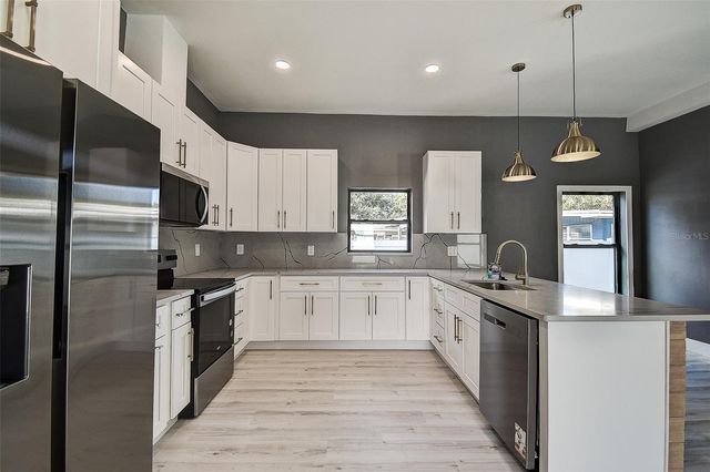 5200 7TH AVENUE N, St Petersburg, FL 33710