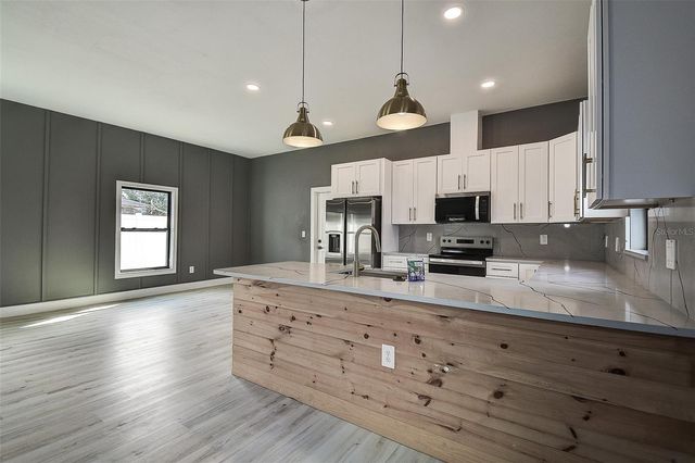 5200 7TH AVENUE N, St Petersburg, FL 33710
