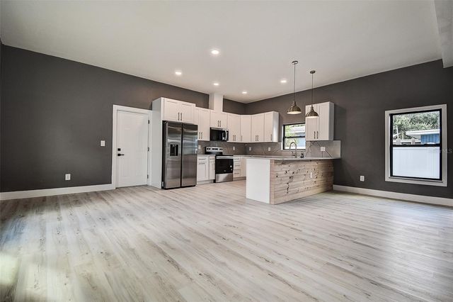 5200 7TH AVENUE N, St Petersburg, FL 33710