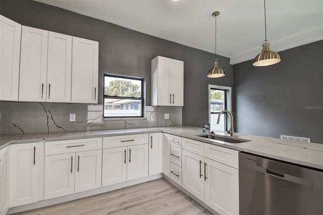 5200 7TH AVENUE N, St Petersburg, FL 33710