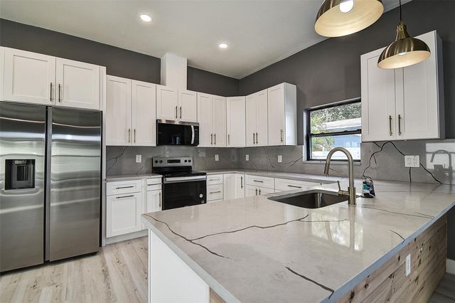 5200 7TH AVENUE N, St Petersburg, FL 33710