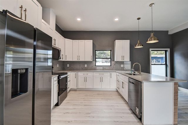 5200 7TH AVENUE N, St Petersburg, FL 33710