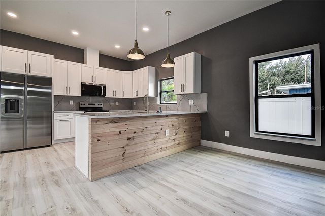 5200 7TH AVENUE N, St Petersburg, FL 33710