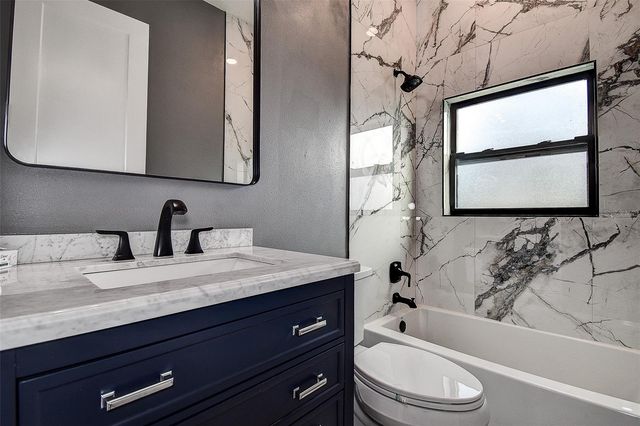 5200 7TH AVENUE N, St Petersburg, FL 33710