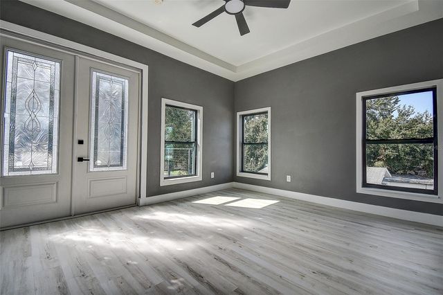5200 7TH AVENUE N, St Petersburg, FL 33710