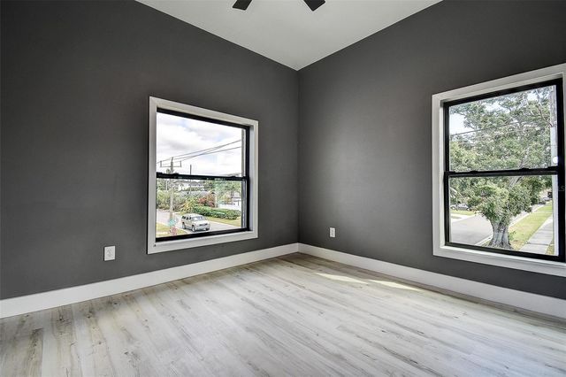 5200 7TH AVENUE N, St Petersburg, FL 33710