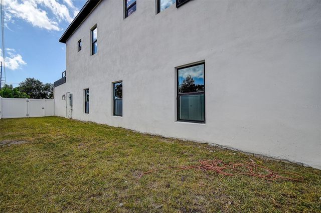 5200 7TH AVENUE N, St Petersburg, FL 33710