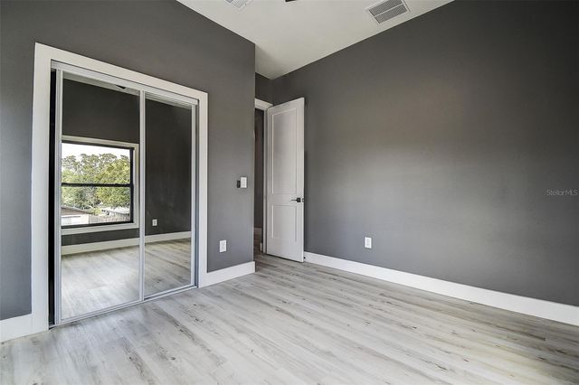 5200 7TH AVENUE N, St Petersburg, FL 33710