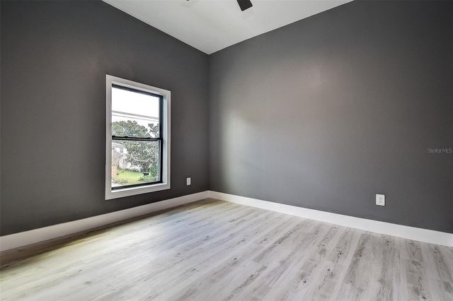 5200 7TH AVENUE N, St Petersburg, FL 33710