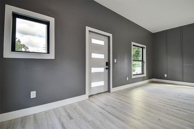 5200 7TH AVENUE N, St Petersburg, FL 33710