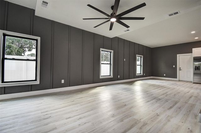 5200 7TH AVENUE N, St Petersburg, FL 33710