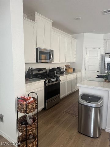 6729 Drapemaster Avenue, Las Vegas, NV 89156