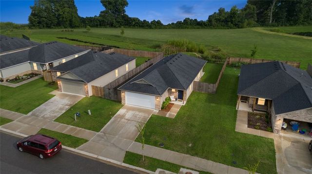 2383 S Ouachita Drive, Fayetteville, AR 72701
