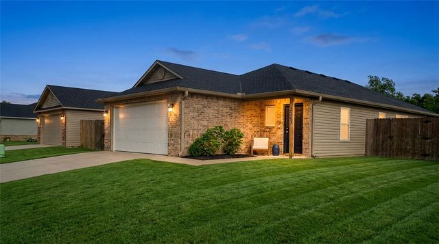 2383 S Ouachita Drive, Fayetteville, AR 72701