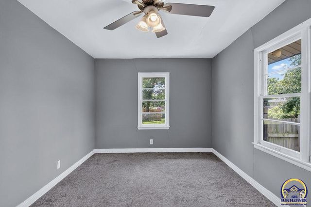 3015 SE Illinois AVE, Topeka, KS 66605