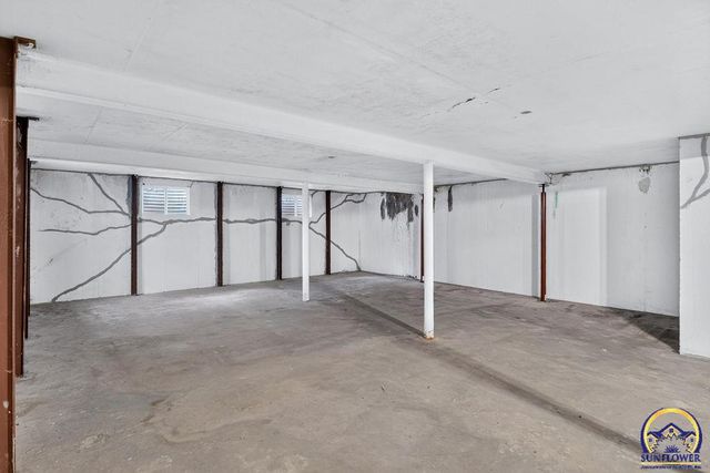 3015 SE Illinois AVE, Topeka, KS 66605