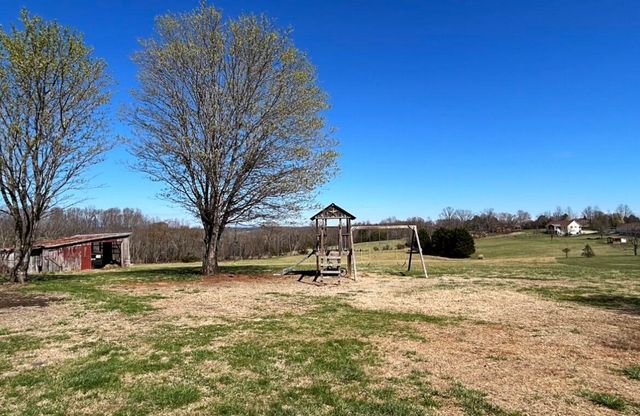 1084 Altice RD, Moneta, VA 24121