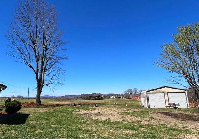 1084 Altice RD, Moneta, VA 24121