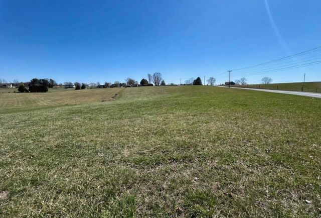 1084 Altice RD, Moneta, VA 24121