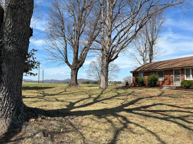 1084 Altice RD, Moneta, VA 24121