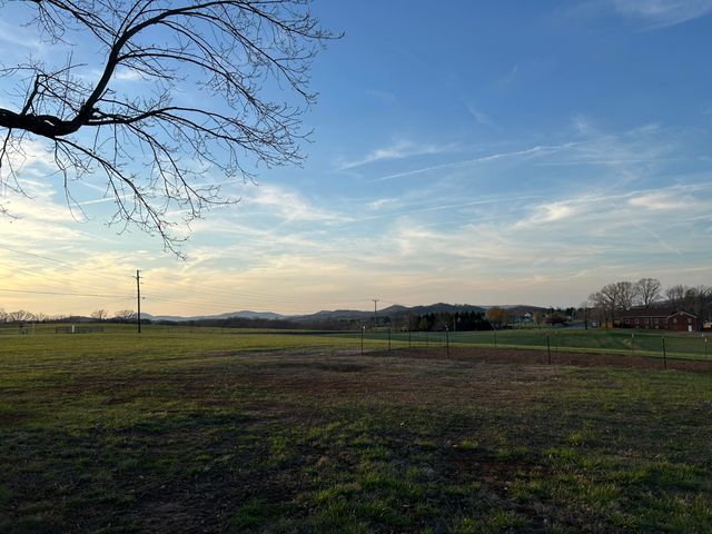 1084 Altice RD, Moneta, VA 24121