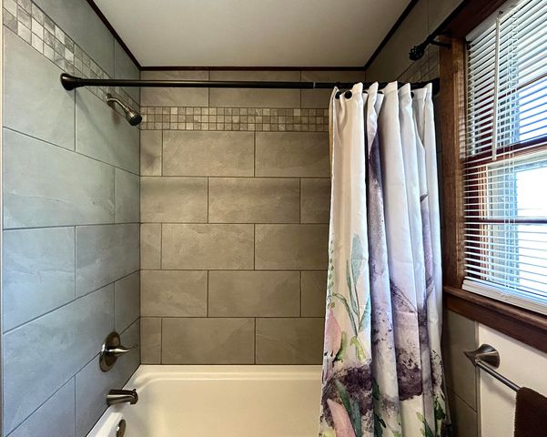 1084 Altice RD, Moneta, VA 24121