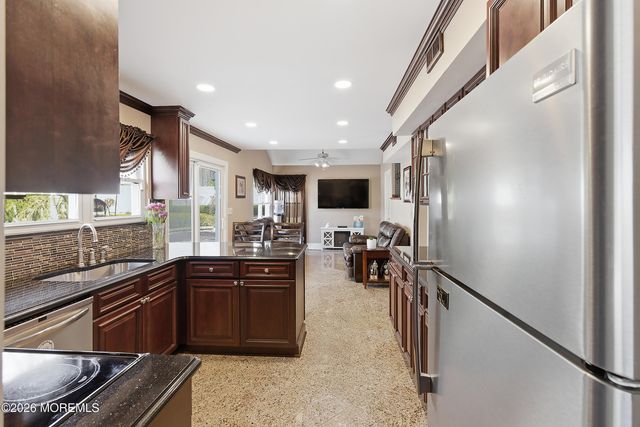 20 Cambridge Drive, Jackson, NJ 08527