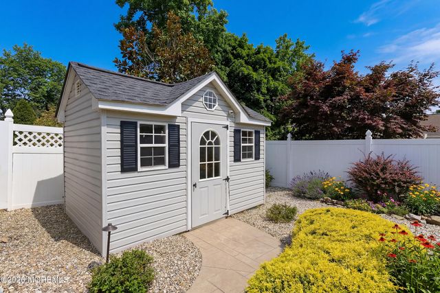 20 Cambridge Drive, Jackson, NJ 08527