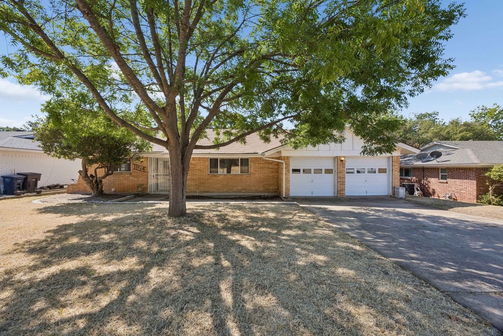 7154 Yolanda Drive, Fort Worth, TX 76112 — exterior