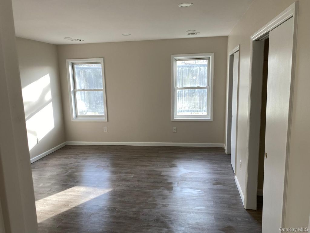 15 Zazversky Road, Pine Bush, NY 12566