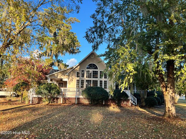 100 Goose Creek Drive, Washington, NC 27889