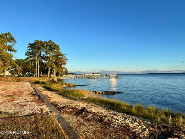 100 Goose Creek Drive, Washington, NC 27889