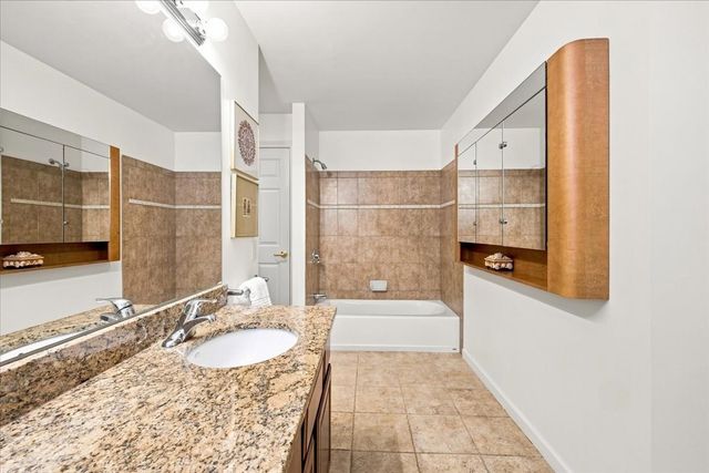 989 East St 303, Dedham, MA 02026