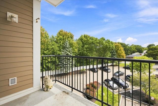 989 East St 303, Dedham, MA 02026
