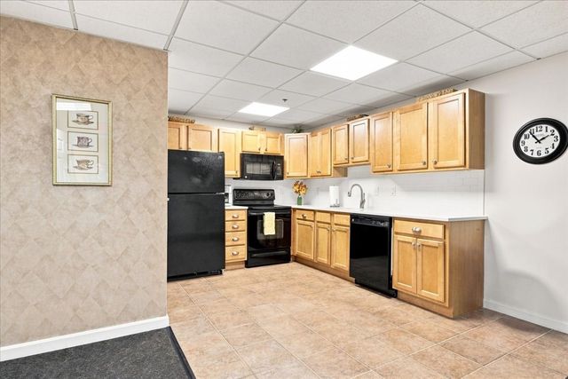 989 East St 303, Dedham, MA 02026