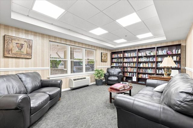 989 East St 303, Dedham, MA 02026