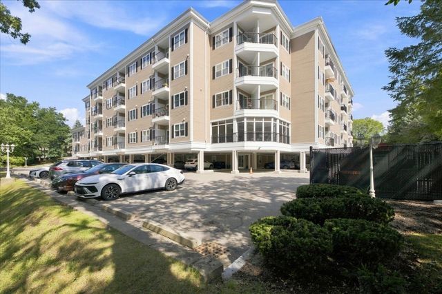 989 East St 303, Dedham, MA 02026