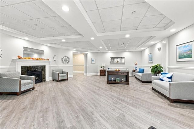 989 East St 303, Dedham, MA 02026