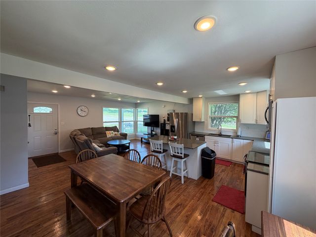 1120 Hazel Street, Pella, IA 50219