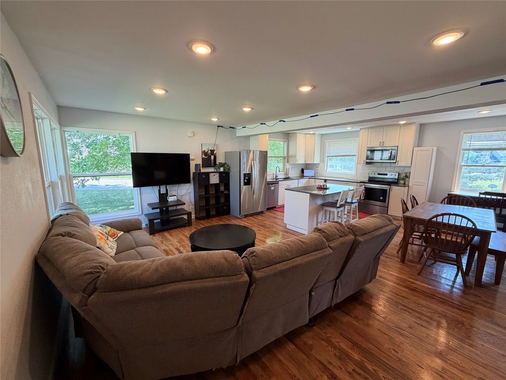1120 Hazel Street, Pella, IA 50219