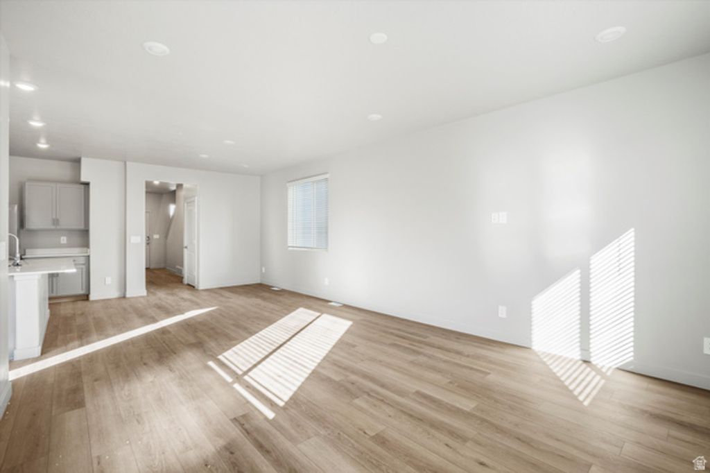 Image 7 of property listing at 3424 N BROWNING ST #1513, Eagle Mountain, UT 84005