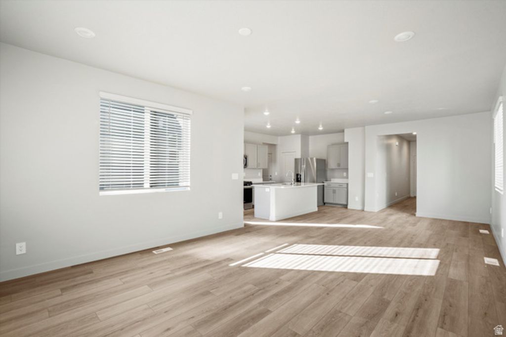 Image 8 of property listing at 3424 N BROWNING ST #1513, Eagle Mountain, UT 84005