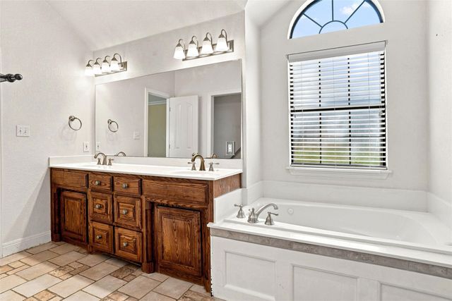 2105 Fair Oaks Drive, Bridgeport, TX 76426