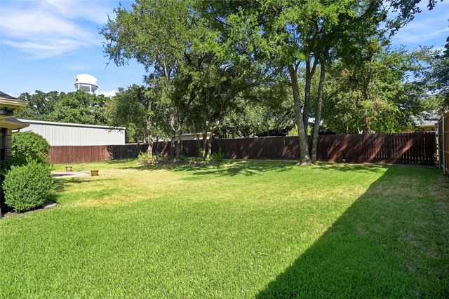 2105 Fair Oaks Drive, Bridgeport, TX 76426