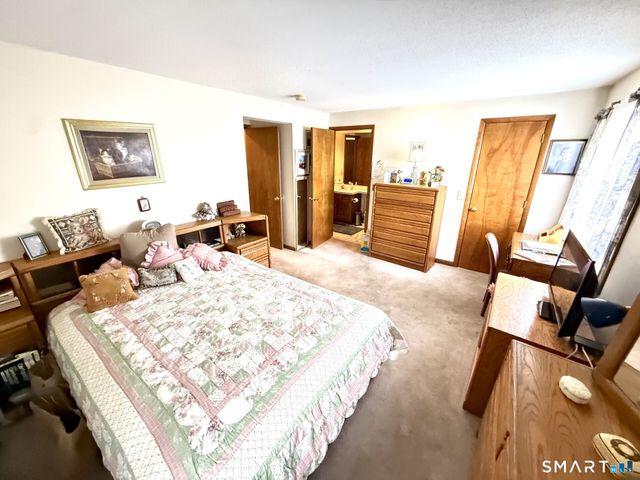 166 Old Brookfield Road 20B2, Danbury, CT 06811