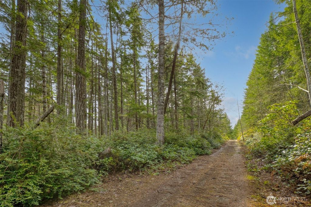 2 Larson Lane NW, Seabeck, WA 98380
