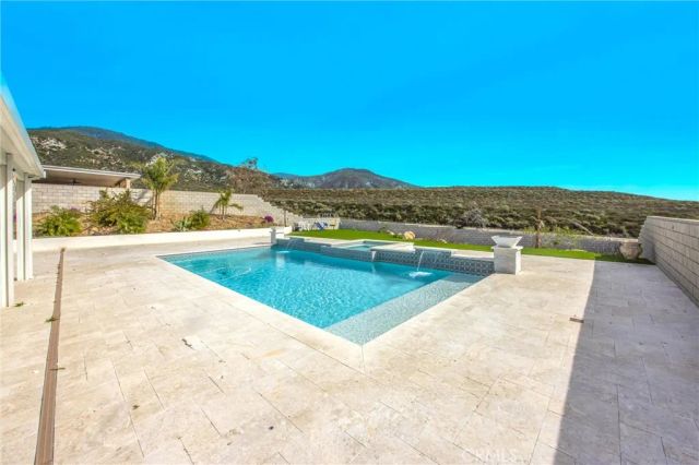 6703 Olive, San Bernardino, CA 92407