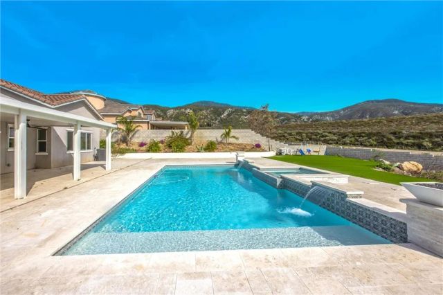 6703 Olive, San Bernardino, CA 92407