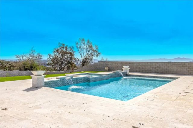 6703 Olive, San Bernardino, CA 92407