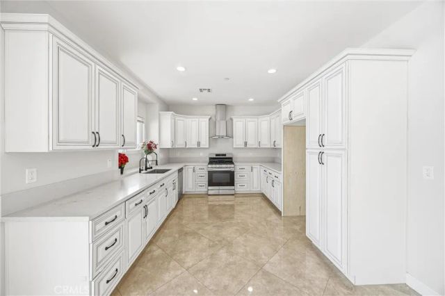 6703 Olive, San Bernardino, CA 92407